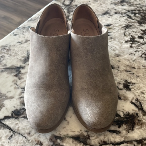 Soul by Naturalizer. Chelsea Bootie. Size 8 US, 38 UK - Picture 2 of 6